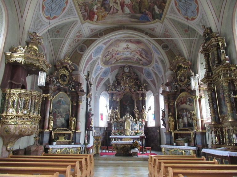 Interieur van de kerk in Längenfeld